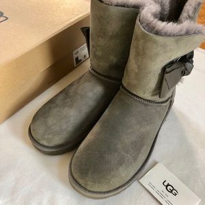 New with box GENUINE UGG Daelynn Boot Gray Size 9